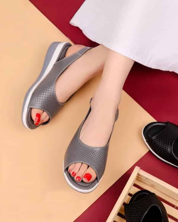 تصویر 4 از قیمت خرید دمپایی طلقی پاشنه دار + فروش ویژه